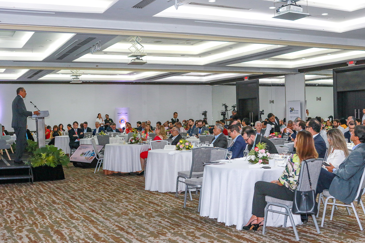Resultados 2024 y Proyecciones 2025 CONVIVIENDA 10